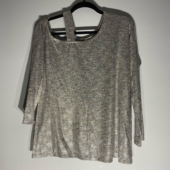 VINCE CAMUTO**Silver Sexy Shoulder Top**Med - Picture 2 of 7